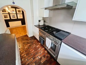 KITCHEN- click for photo gallery